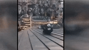 作死！有人在市中心楼顶干这事 23岁华人小哥坠楼惨死！（视频/组图） - 1