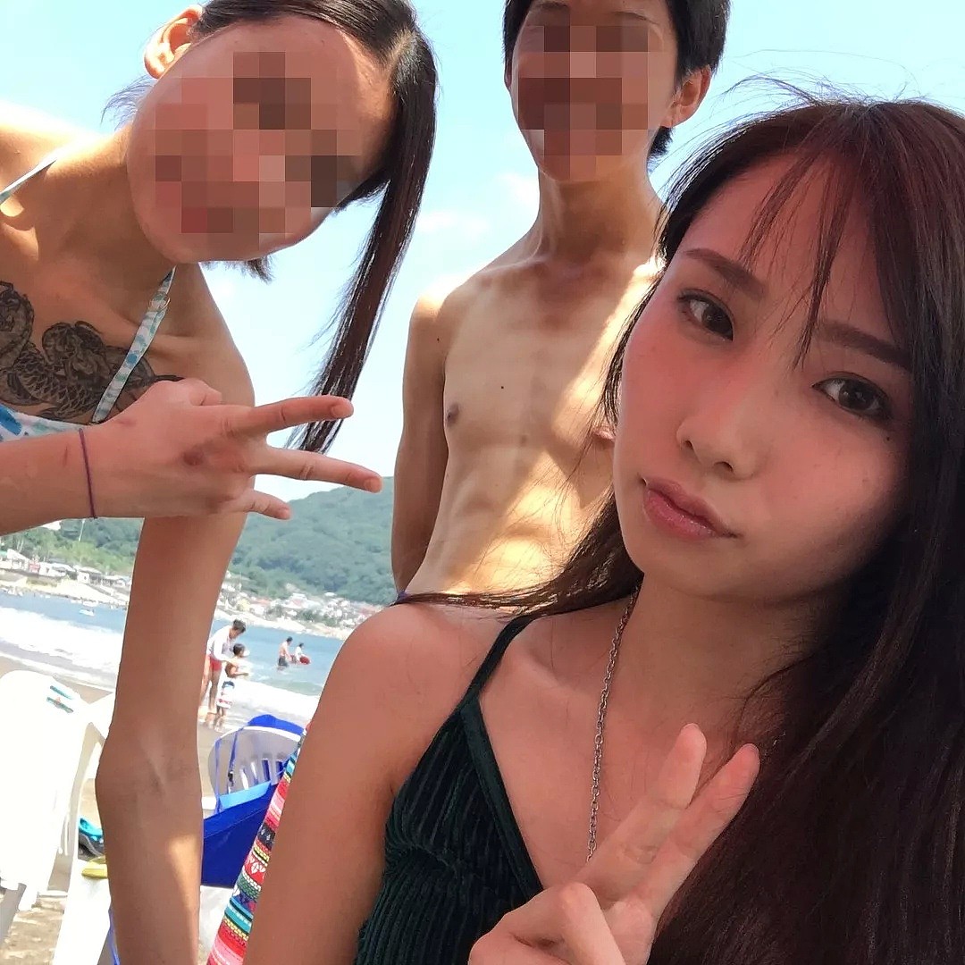 日本22岁美女妈妈烫伤3岁女儿，竟给孩子裹一层保鲜膜就去赌博了… - 2