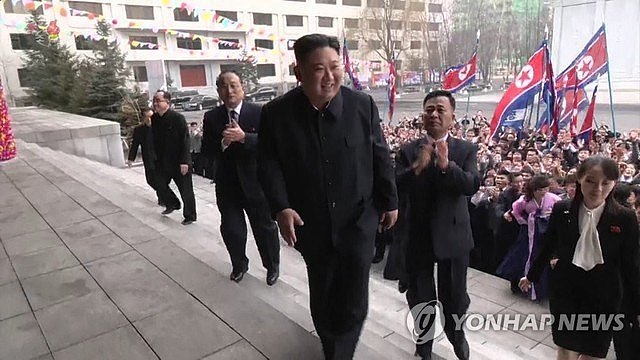 朝鲜选举现场大曝光 金正恩到场投票（组图） - 1