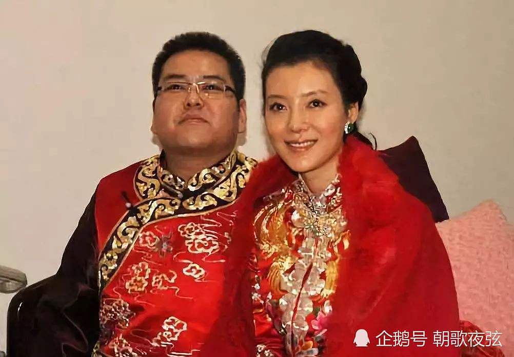 明星老夫妻玩“假离婚”，分开仍互留钥匙，女儿嫁豪门一年便被弃（组图） - 4