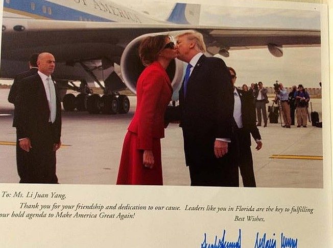 川普总统亲笔签名给杨莅的卡片，称赞她是佛州的领袖。 (取材自脸书)