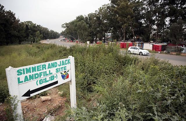 南非3岁男童室外玩耍遭两名7岁和8岁男孩虐待致死，还抛尸垃圾场