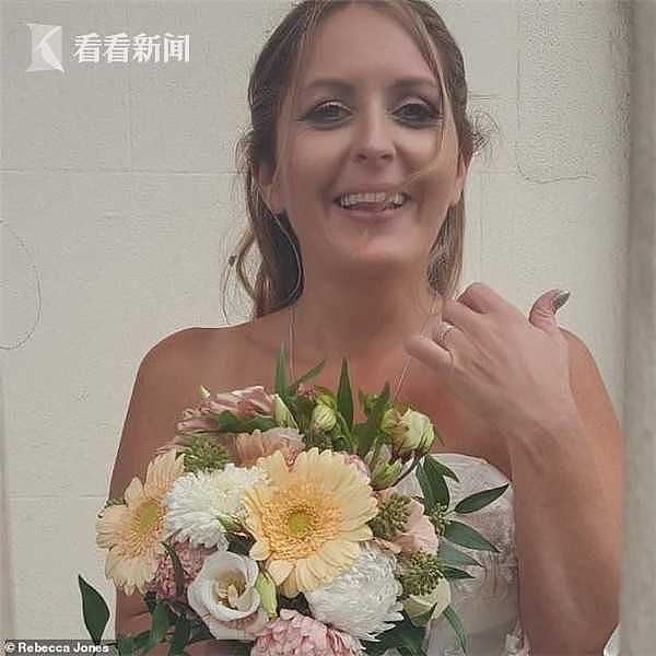 女子42岁终嫁竹马 结婚仅6天蜜月途中吐血而亡