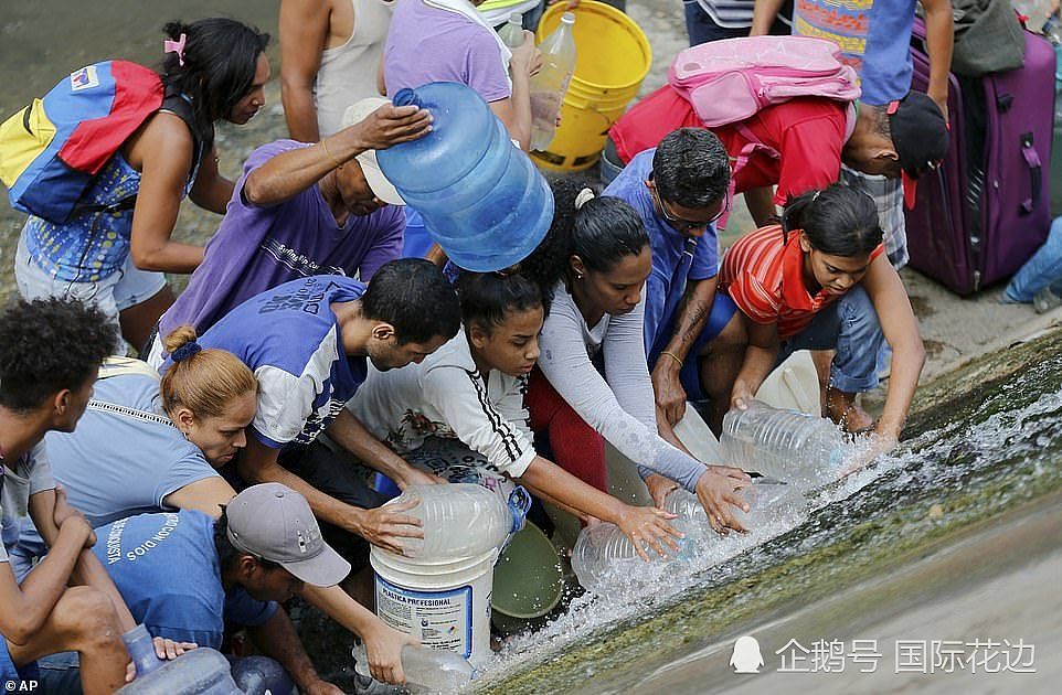 停电六天致委内瑞拉人从下水道抢水，瓜伊多继续煽动民众上街抗议（组图） - 4