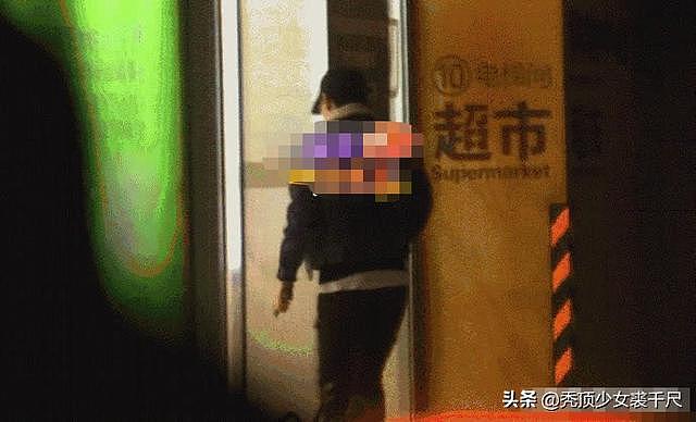 35岁王珞丹被曝夜会神秘男子，二人包场看电影疑似恋情曝光