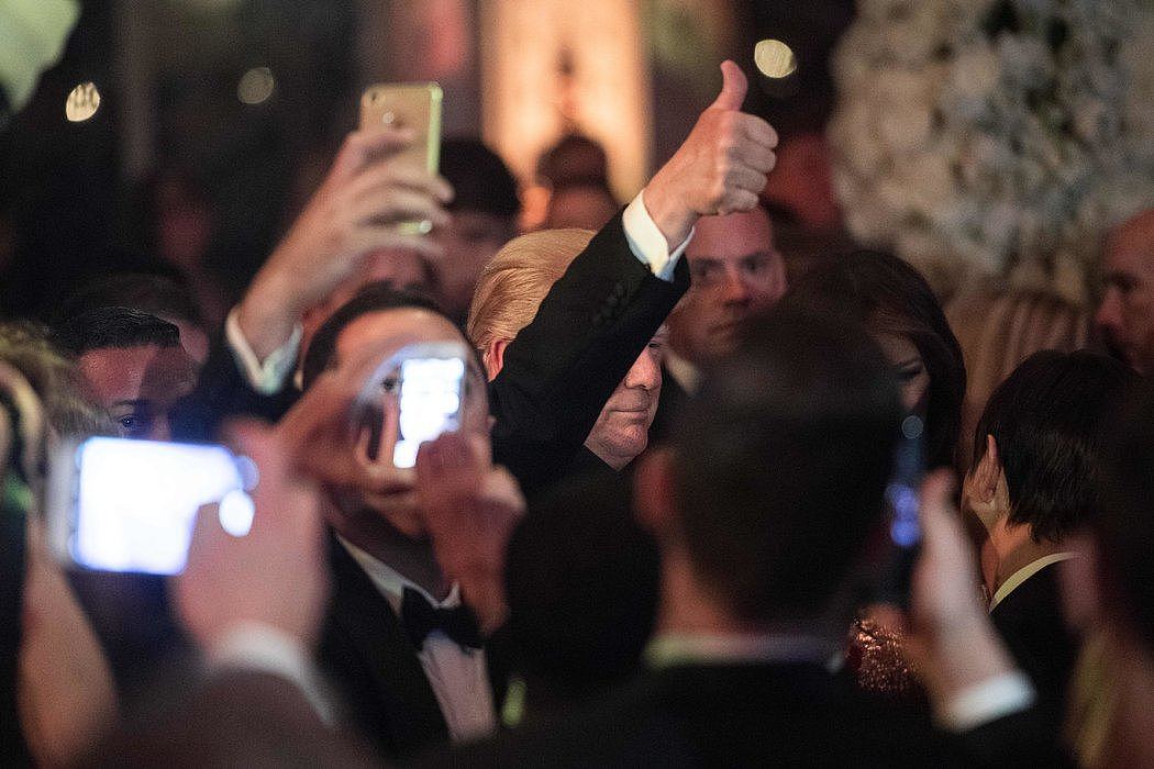 2017年，特朗普总统在马阿拉歌庄园的派对上。