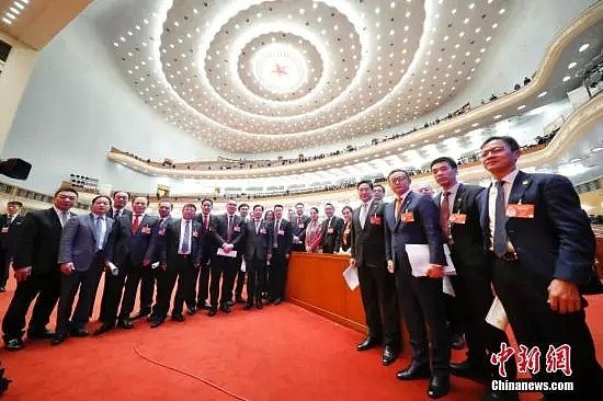 海外侨胞列席政协大会：乐见中国走近世界舞台中央（图） - 1