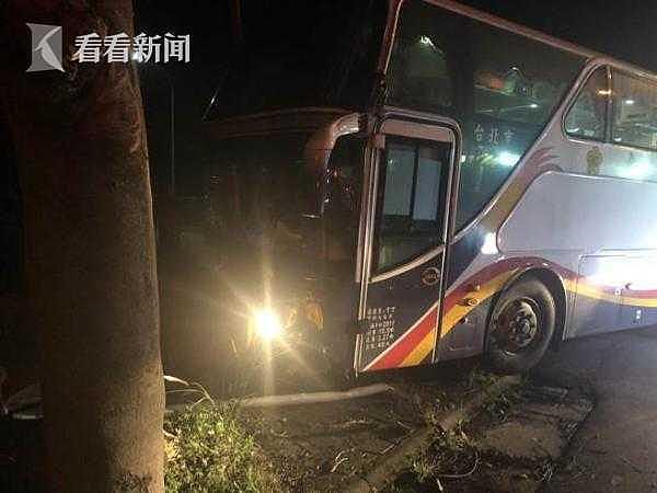 台湾花莲2辆游览车擦撞 10名大陆游客受伤送医（组图） - 1