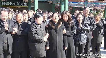 “时尚教父”刘江追悼会在京举行，姚晨林依伦苏芒等到场送别