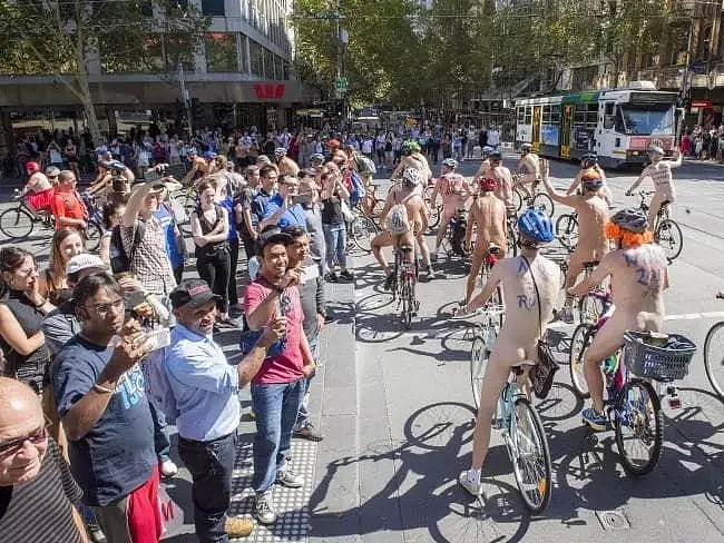 今天将有百人赤果果地在墨尔本骑自行车！阔别两年的裸骑盛大回归 - 2