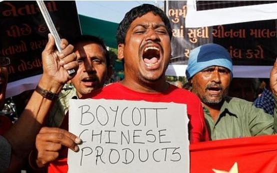 哈哈！印度贸易商提议抵制中国商品，方式是烧掉衣服，卸载手机应用程序