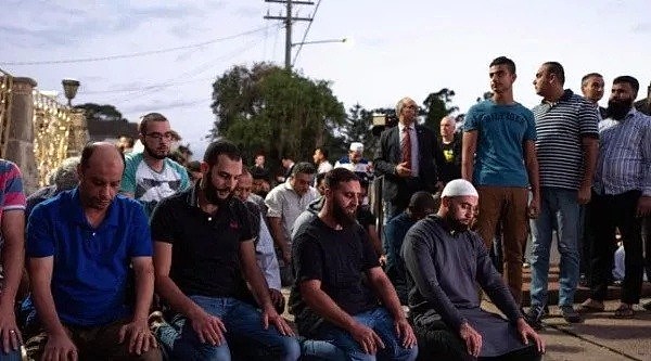 布里斯班清真寺遭人驾车撞击！肇事男咒骂穆斯林被捕！澳洲或是下个目标（组图） - 9