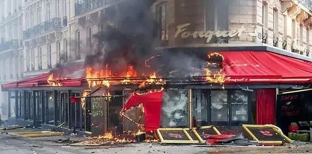 巴黎街头火光冲天：万人打砸抢 香榭丽舍变战场（视频/组图） - 5