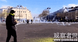 巴黎街头火光冲天：万人打砸抢 香榭丽舍变战场（视频/组图） - 16