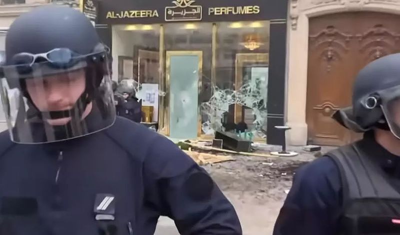 巴黎街头火光冲天：万人打砸抢 香榭丽舍变战场（视频/组图） - 18