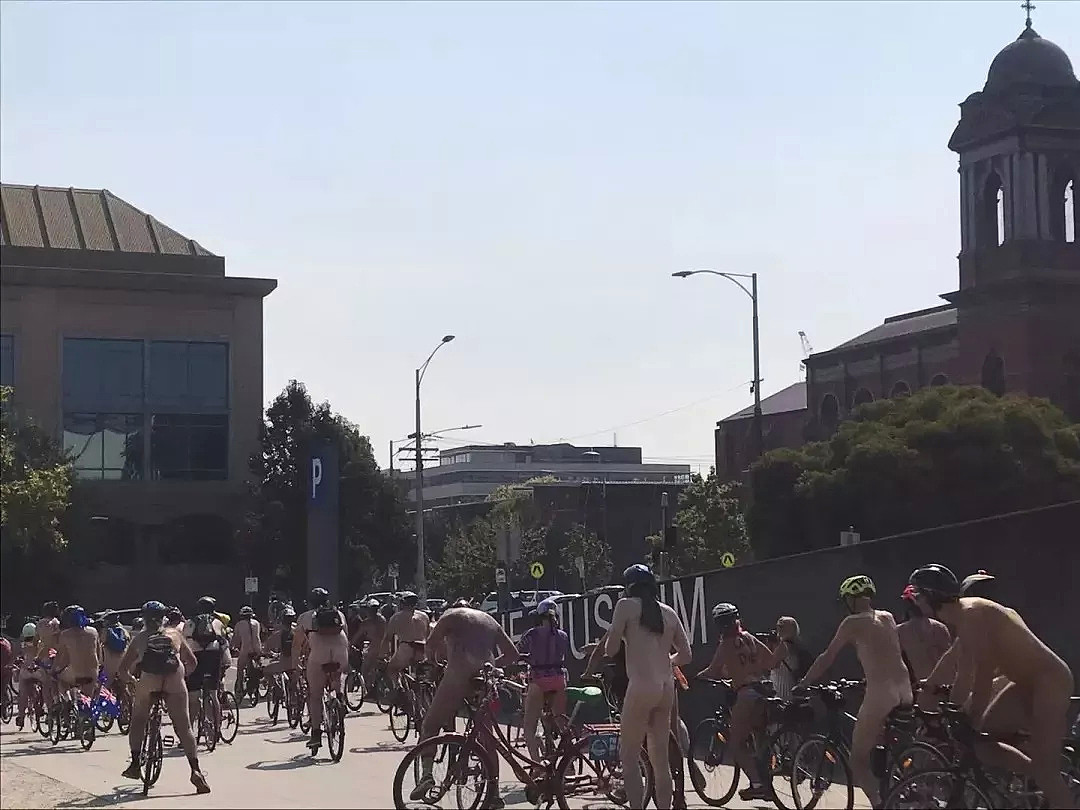 【多图实拍】百人“裸体”在墨尔本City骑单车！放飞啦，墨尔本 - 4