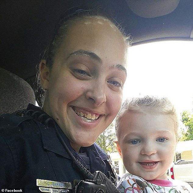 美国女警与上司在家中发生关系，将3岁女儿留警车内致其惨遭热死