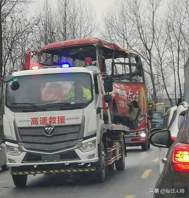 河南公交车4死15伤事故，系12岁孩子生日宴包车，老人小孩居多