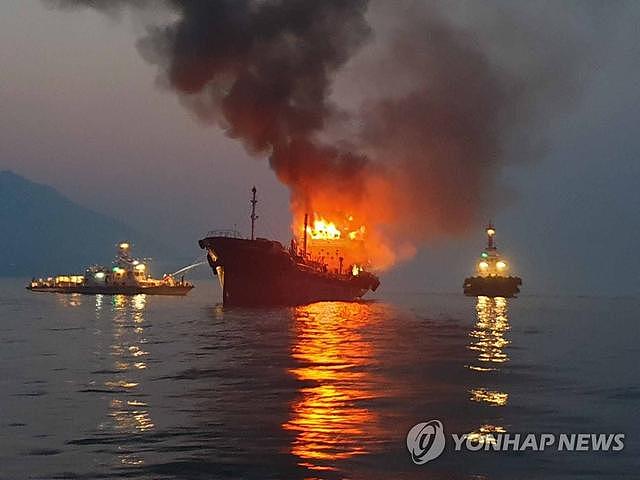 韩国一油轮凌晨离奇失火，韩方有意遮盖信息，或有隐情？