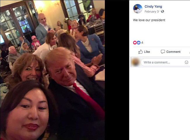 按摩店前东主杨莅(左)在脸书贴出，她在佛州海湖庄园与川普总统合影。 (TNS)