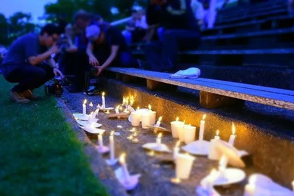 天佑新西兰：4000多奥克兰人汇聚哀悼现场，用爱泯灭仇恨（组图） - 17