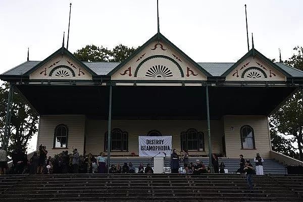 天佑新西兰：4000多奥克兰人汇聚哀悼现场，用爱泯灭仇恨（组图） - 22
