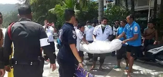 惊险时刻：华人女孩悬崖拍照身后巨浪拍袭...中国游客无视警告率酿悲剧！（组图） - 8