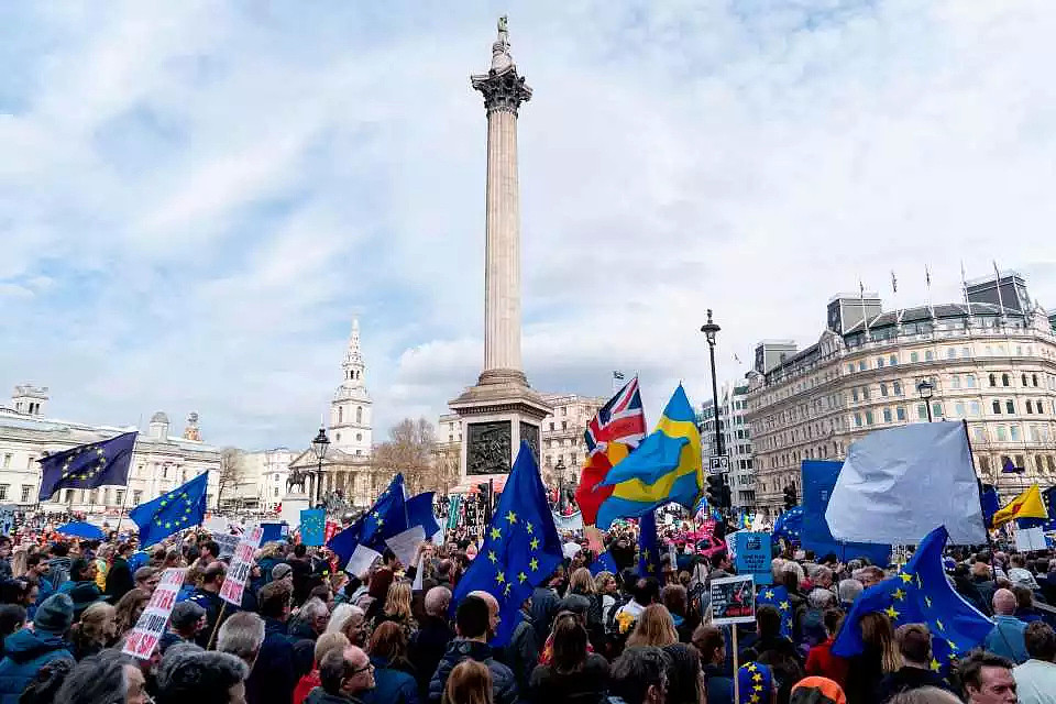 脱欧在即，英国人一边恐慌囤货，一边继续抗议...（组图） - 20