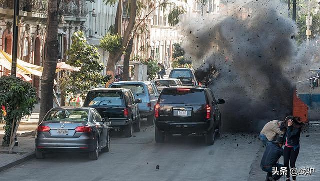 瓜伊多专车突遭袭击，现场发生爆炸浓烟滚滚，美国反应有点大