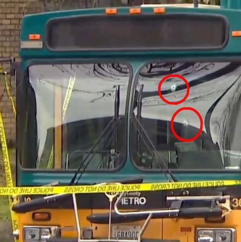 男子扫射人群4人死伤 巴士司机中枪后这个举动震撼所有人（组图） - 3