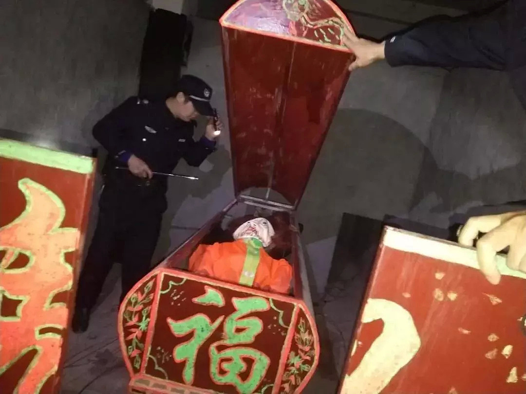 民警组团夜闯“鬼屋”抓人，结果…（视频/组图） - 9