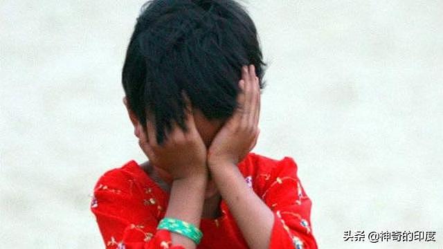 20岁印度男子道德沦丧，拐骗！性虐8岁男孩！天理难容啊！