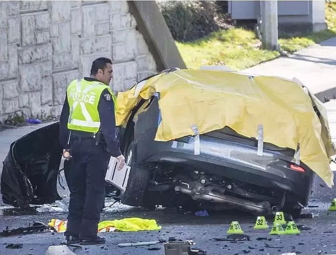 震惊！杀死自己母亲和弟弟，22岁华人男子开车带着尸体，公路上撞墙自杀！（组图） - 3