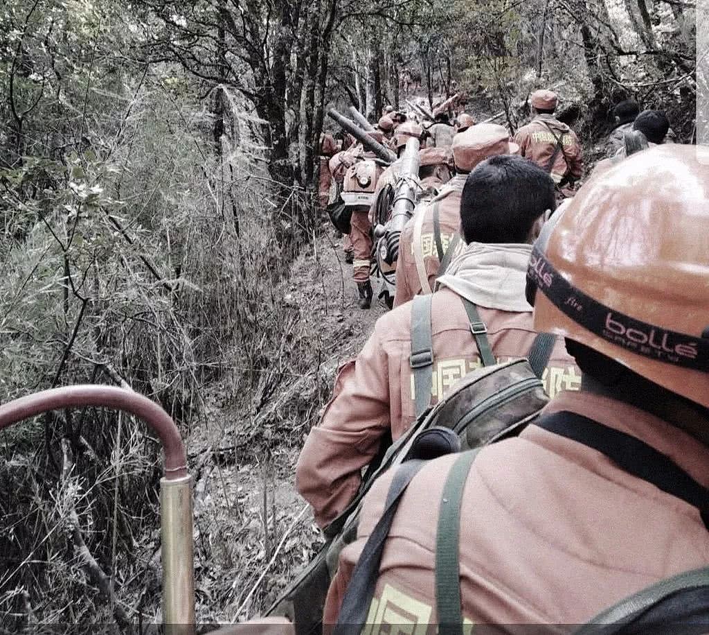 四川森林火灾致30名扑火人员牺牲，消防员最后的朋友圈让人泪奔（组图） - 1
