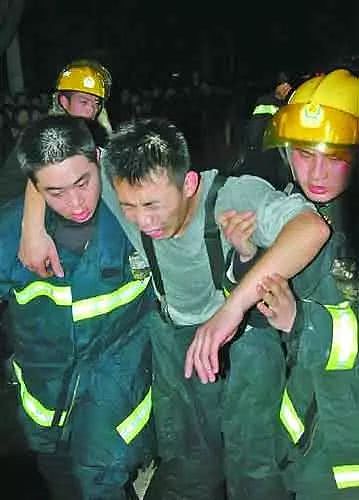 四川森林火灾致30名扑火人员牺牲，消防员最后的朋友圈让人泪奔（组图） - 34