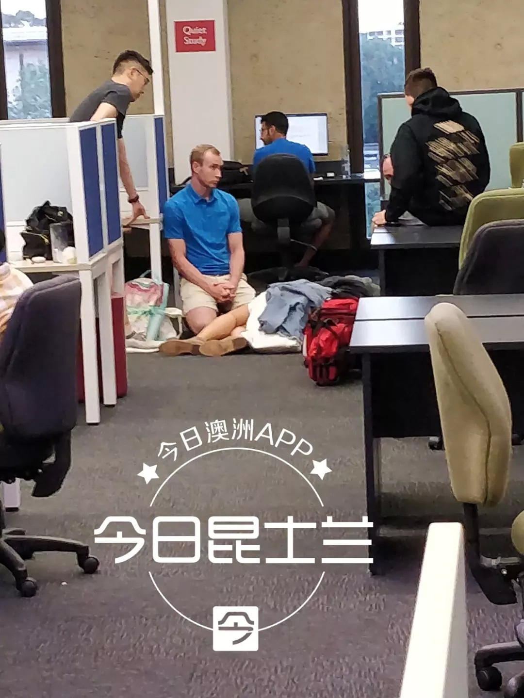 UQ亚裔女学生图书馆内晕倒在地，两辆救护车抵达现场，留学生：我们在用生命学习 - 1