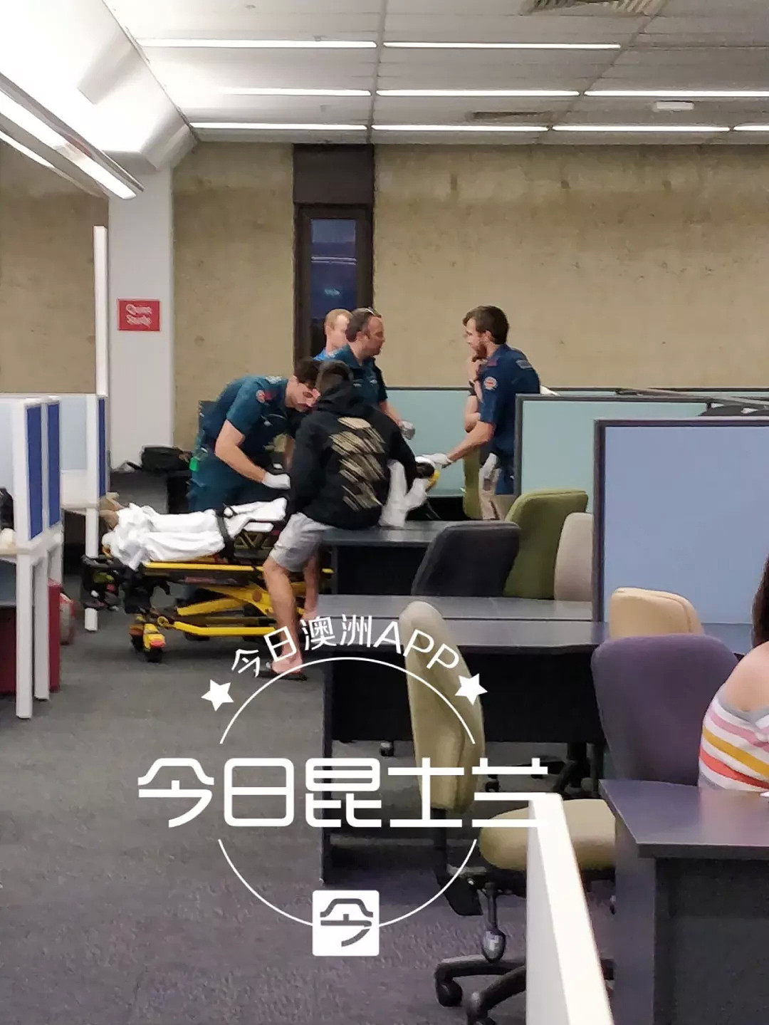 UQ亚裔女学生图书馆内晕倒在地，两辆救护车抵达现场，留学生：我们在用生命学习 - 2