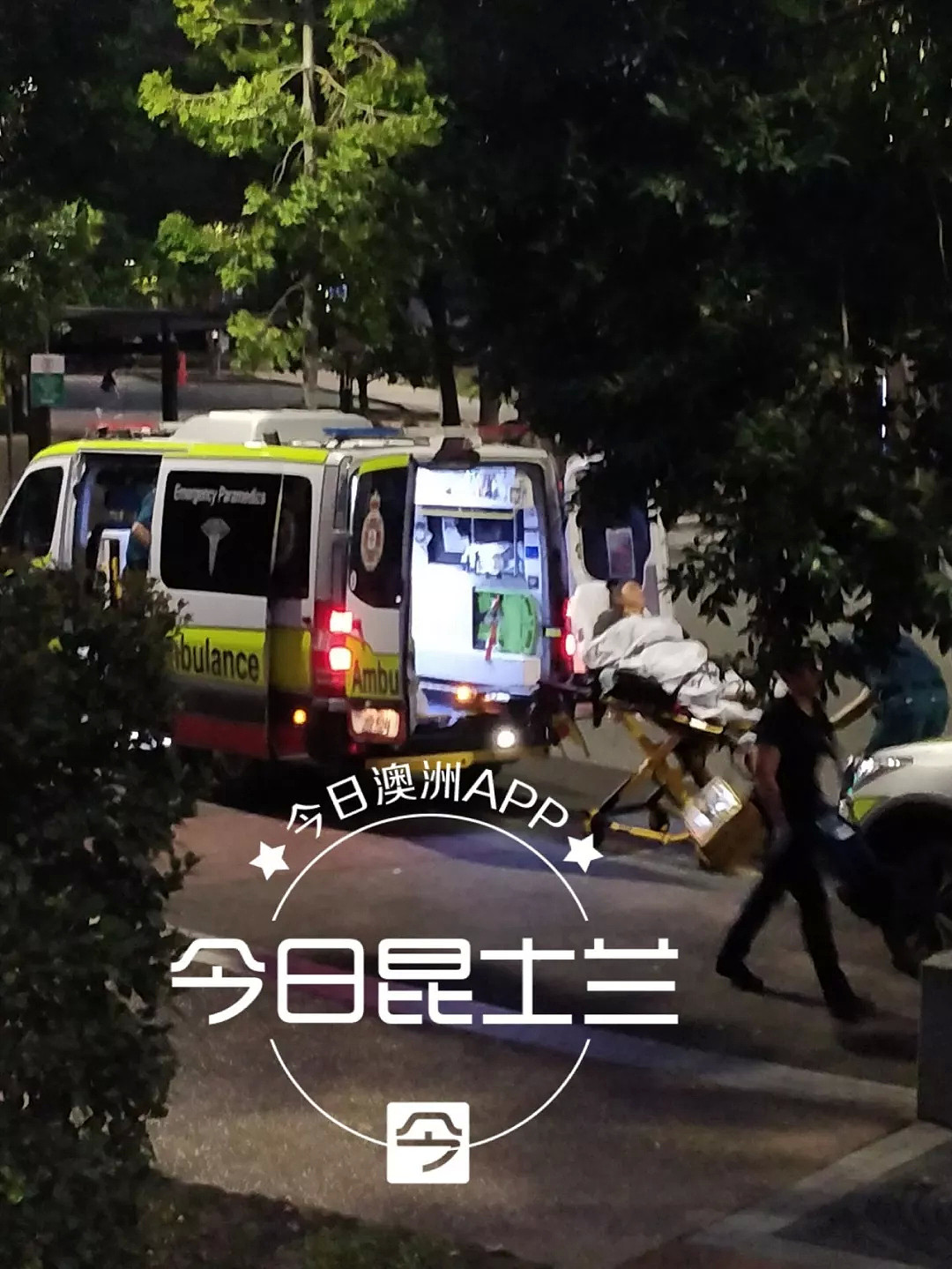 UQ亚裔女学生图书馆内晕倒在地，两辆救护车抵达现场，留学生：我们在用生命学习 - 3