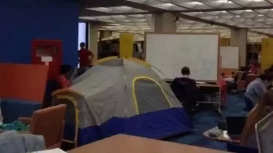 UQ亚裔女学生图书馆内晕倒在地，两辆救护车抵达现场，留学生：我们在用生命学习 - 7