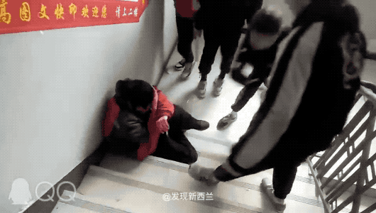 中国校园暴力再上热搜！国外硬核父母这样做（视频/组图） - 1