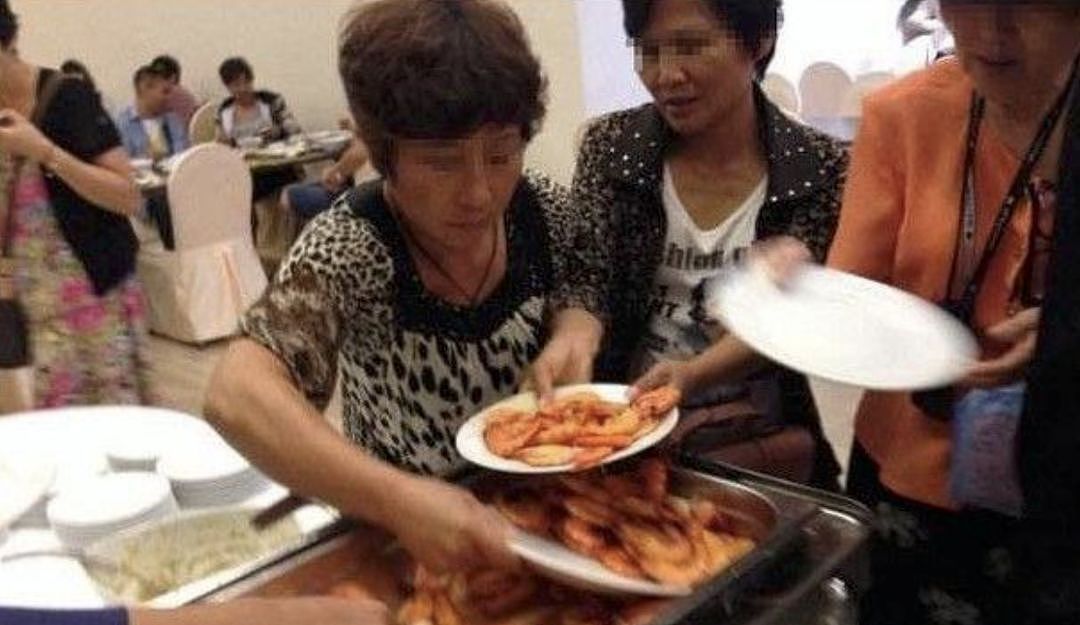 惊！华人大妈吃霸王餐，还占道拍照！在澳洲，中国大妈已成公害？！（组图） - 40