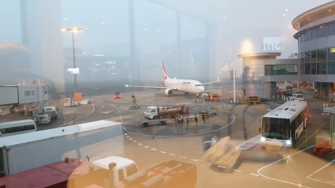 悉尼今晨大雾迷城，全城几近瘫痪！公路阻塞、火车晚点，飞机竟降错跑道（组图） - 33