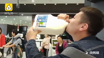 彪！中国小哥带牛奶在澳洲机场被拦，一口闷完2升半！现场所有人看懵了（组图） - 2