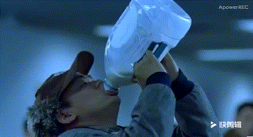 彪！中国小哥带牛奶在澳洲机场被拦，一口闷完2升半！现场所有人看懵了（组图） - 14