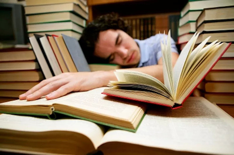 澳洲亚裔留学生图书馆学到晕厥！18岁美女学生熬夜后猝死！谁还不是在用生命读书啊... - 22