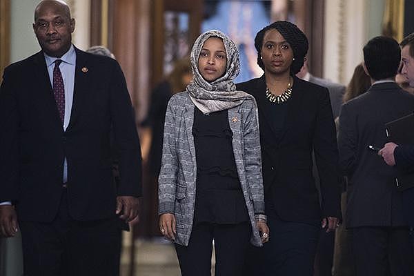 美国穆斯林女议员遭死亡威胁，特朗普被指传播“恐伊症”