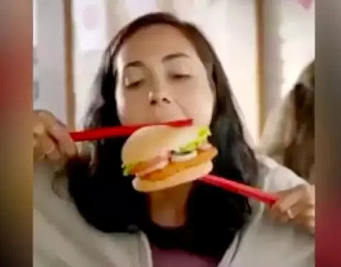 汉堡王广告用筷子吃汉堡辱华 被骂上热搜 道歉（组图） - 5