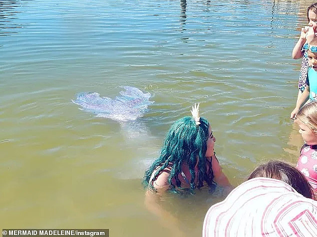 小时候梦想成为一条小美人鱼，如今澳洲女孩真的在水里自由翩跹... - 2