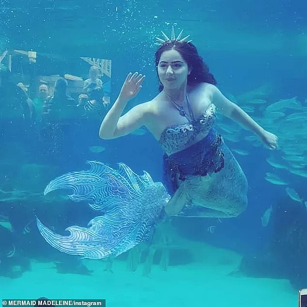 小时候梦想成为一条小美人鱼，如今澳洲女孩真的在水里自由翩跹... - 23
