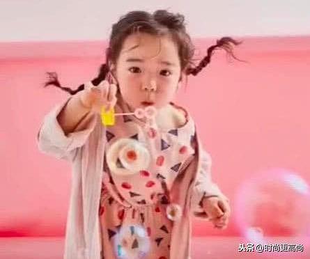 高云翔3岁女儿拍广告挣钱养家，她成熟懂事的样子惹人心酸